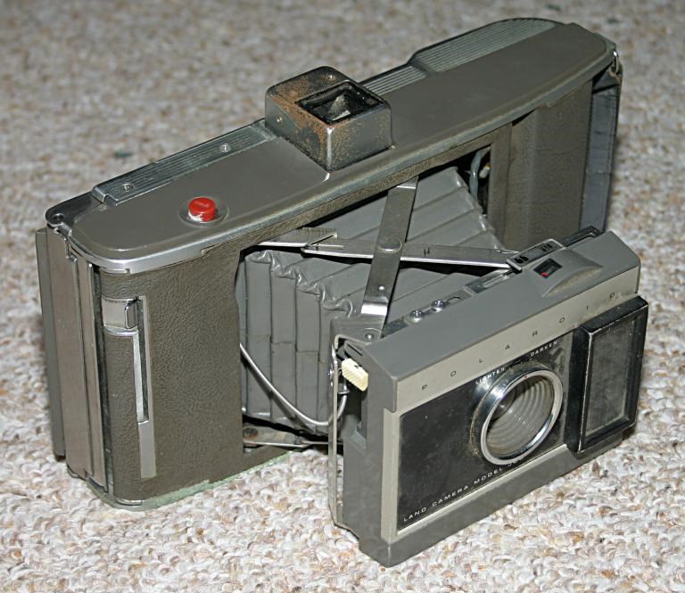 Ναι, κάποτε οι μηχανές Polaroid ήταν κάπως έτσι.
