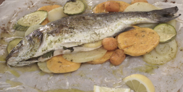 Λαβράκι με Λαχανικά και Μαϊντανόλαδο στον Ατμό – Chef στην Πρίζα