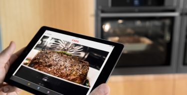 Η AEG παρουσιάζει τον πρώτο φούρνο ατμού με ενσωματωμένη κάμερα που συνδέεται με το smartphone ή το tablet σου!