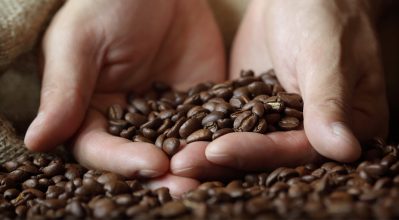 Έξυπνοι τρόποι για να αξιοποιήσεις τις «μαγικές» ιδιότητες του καφέ