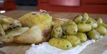 Κοτόπουλο με baby πατάτες στο φούρνο – Γιώργος Τσούλης – Chef στην Πρίζα