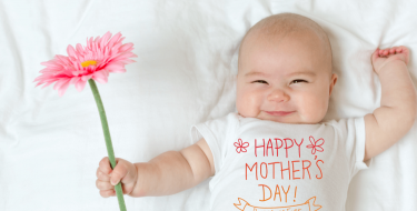 Νέα μαμά: Η πρώτη σου Γιορτή της Μητέρας!