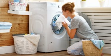 Μύθοι στο πλύσιμο ρούχων που αυξάνουν την κατανάλωση νερού και ρεύματος