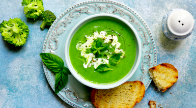 Πράσινη σούπα με ροβίτσα μπρόκολο σπανάκι και σέλερι