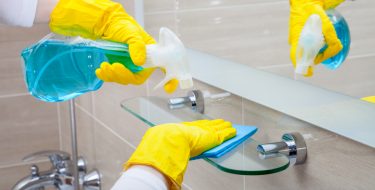 Τα πιο αποτελεσματικά tips για να “τρίζει” από καθαριότητα το μπάνιο σου!