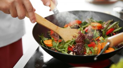 Εύκολο, γρήγορο και υγιεινό μαγείρεμα με τηγάνι wok
