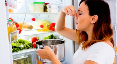 5 τρόποι για να απαλλαγείς απ’ τις οσμές στο ψυγείο σου!