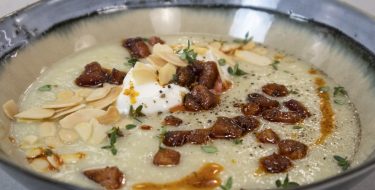 Σούπα σελινόριζας με μήλο, απάκι και αμύγδαλο – Κουζίνα: Ιστορίες με τον Ανδρέα Λαγό