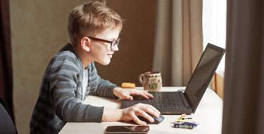 Back to School: Πώς να προστατέψεις το παιδί σου στον ψηφιακό κόσμο!